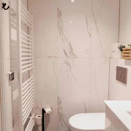 2br 1 Min Walk To Rembrandtplein & Dam Square