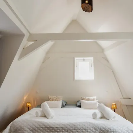 Apartment 2br 1 Min Walk To Rembrandtplein & Dam Square *