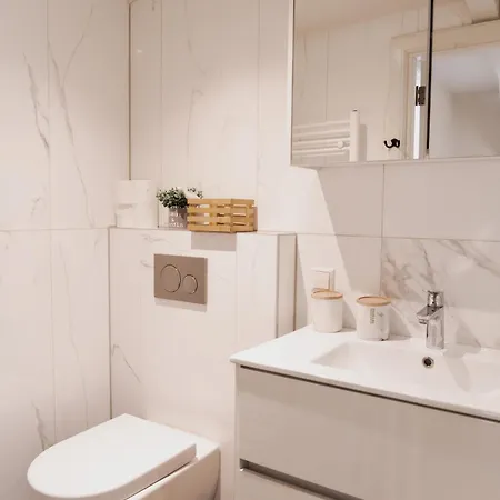 2br 1 Min Walk To Rembrandtplein & Dam Square *