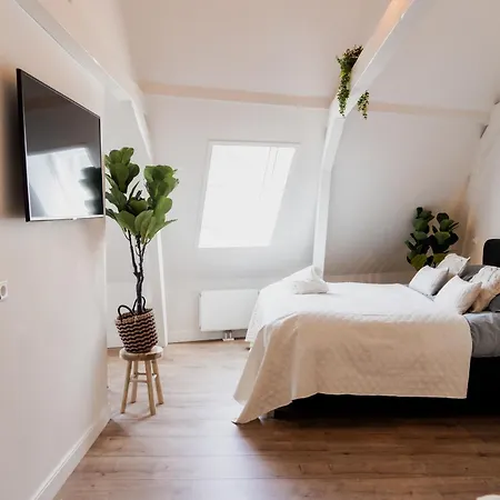 2br 1 Min Walk To Rembrandtplein & Dam Square